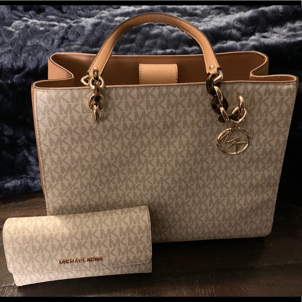 Michael kora purse w/ wallet!😍